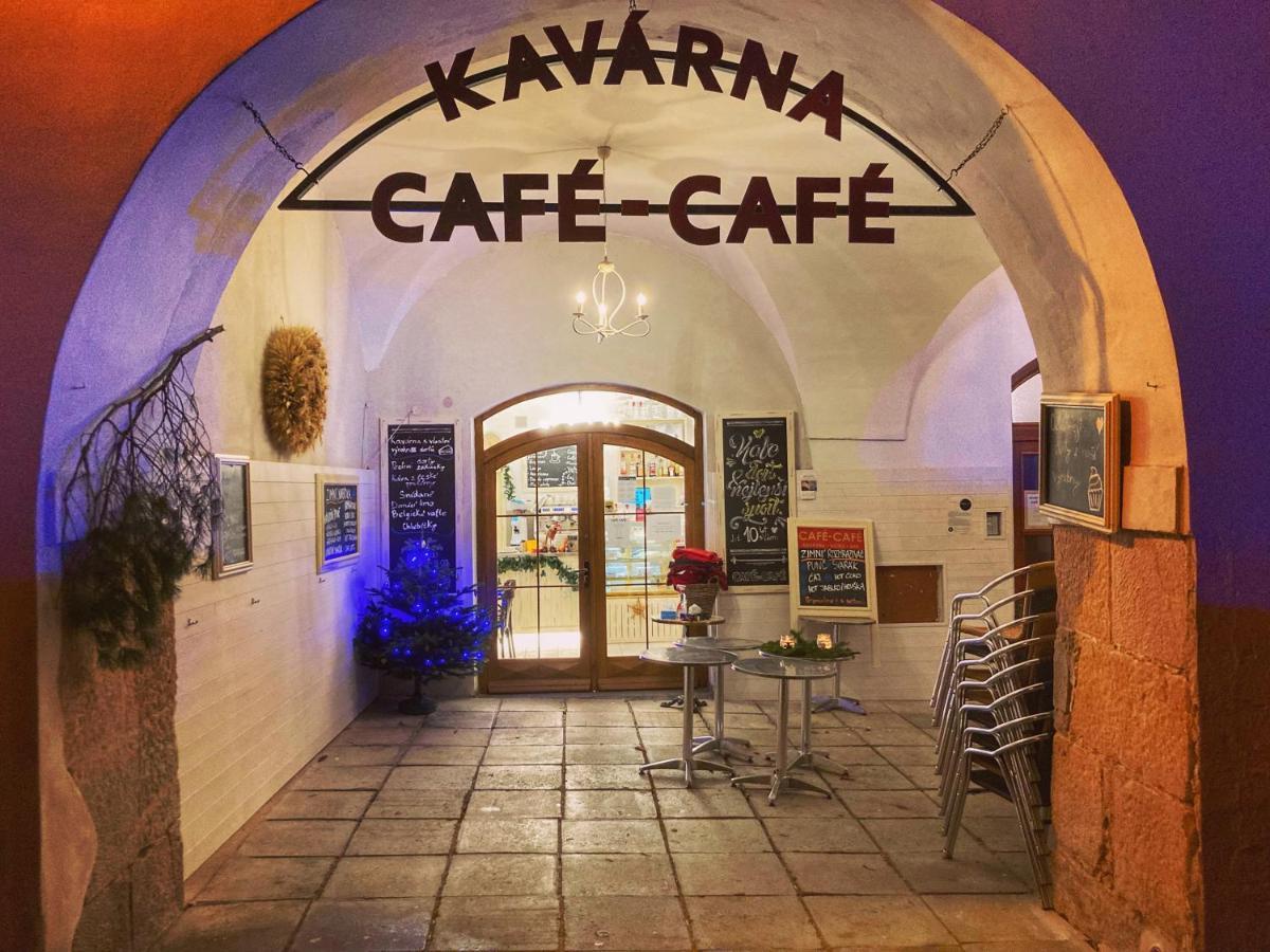 Apartmany Cafe-Cafe Jičín Екстериор снимка